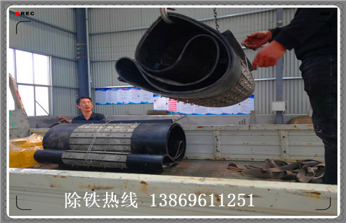 帶式除鐵器，帶式除鐵器如何換皮帶如何修復(fù)_帶式除鐵器如何換皮帶偏原因及如何調(diào)_刮板價(jià)格