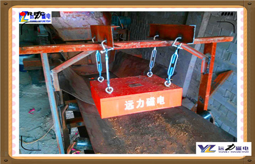 永磁除鐵器，云南懸掛式永磁除鐵器廠參數(shù)_內(nèi)部磁塊安裝方法_云南懸掛式永磁除鐵器廠型號價格 